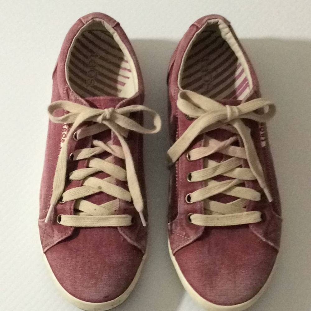 Taos women’s sneakers FITS LIKE 9Women’s (says 10) - Picture 1 of 6